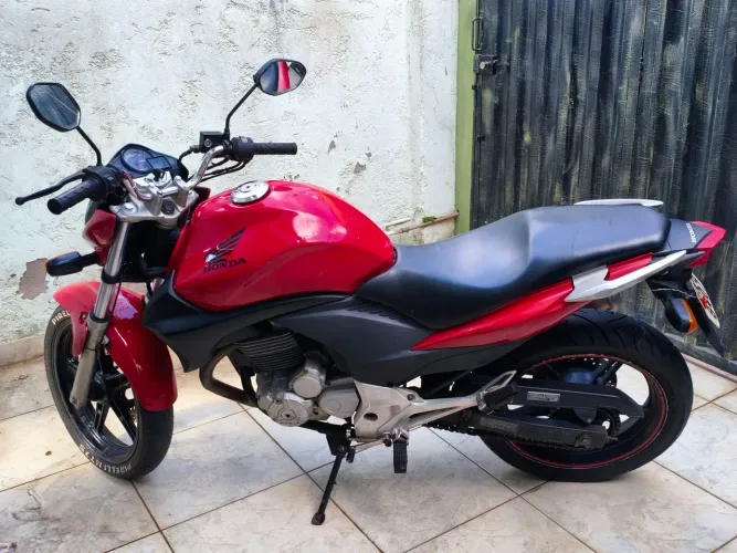 HONDA CB 300R 2011 - VERMELHA - PREÇO ABAIXO DO MERCADO