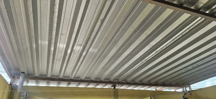 Coberta metalica para garagens e afins.