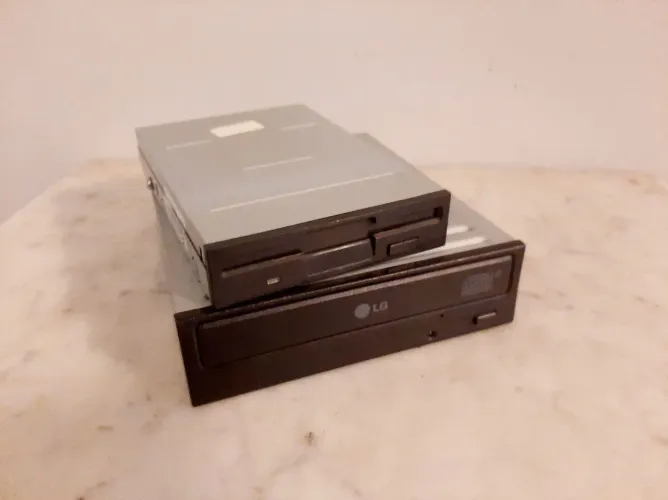 Gravador de CD e Floppy Disk 1.44mb. - IDE e FDD,