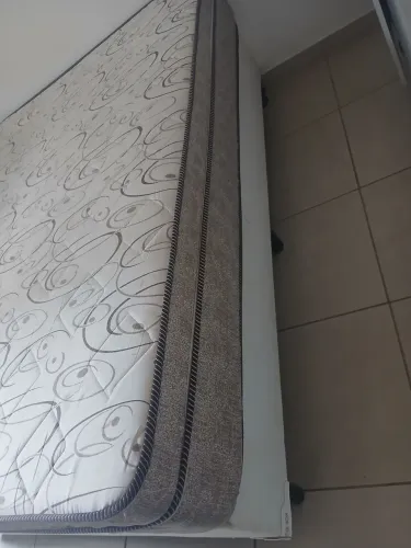 Vende-se cama box com colchão