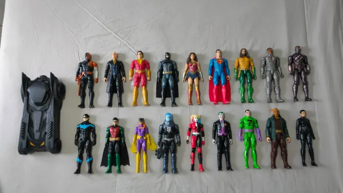 Escolha seu trio de bonecos Batman DC