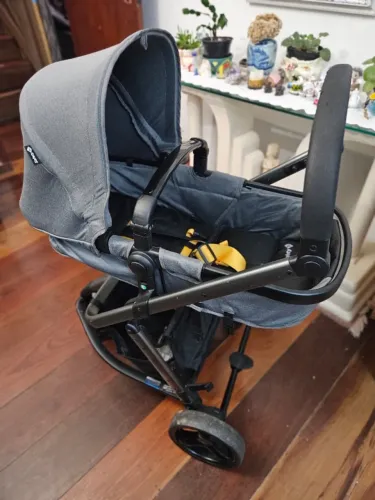 Carrinho e bebê conforto Safety 1st Travel System Mobi Trio