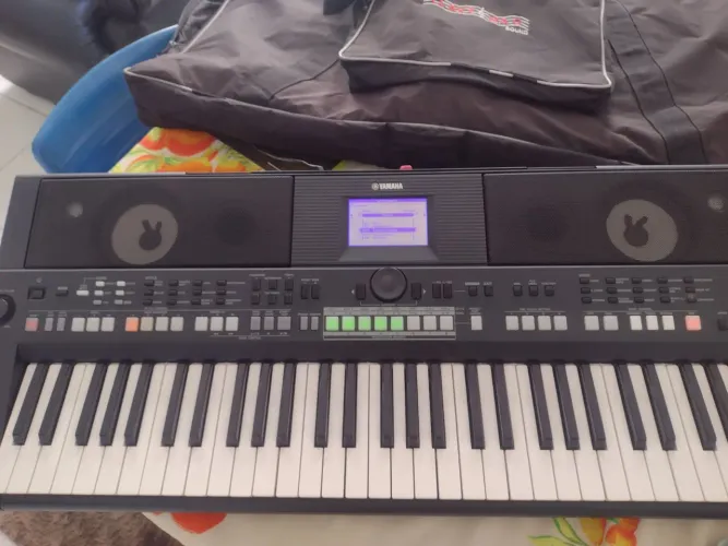 Teclado Yamaha PSR 650 arranjador 