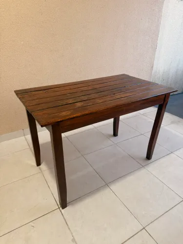 Mesa de Madeira 6 lugares Envernizada