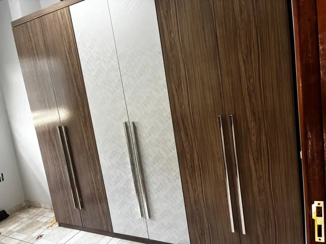 Guarda roupa 6 portas com gavetas