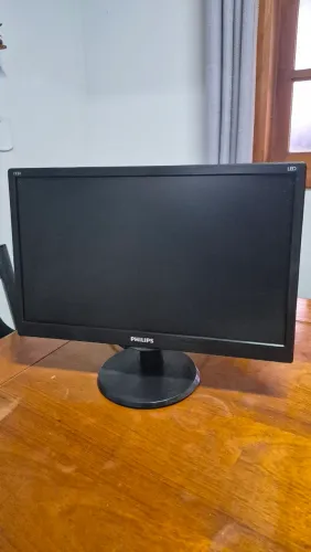 Monitor 18" philips bem conservado