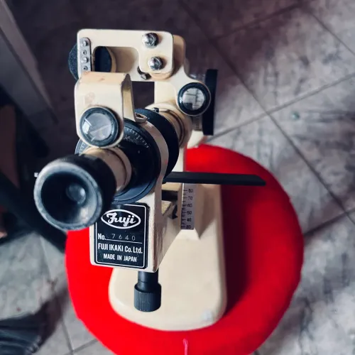 Lensometro analogico marca Fuji ikaki