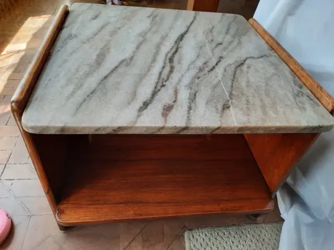 Mesa de canto Quadrada usada em ótimo estado