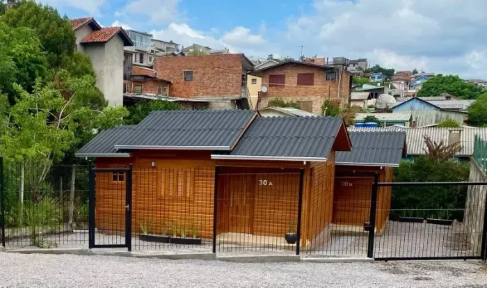 BENTOALVES aluga casa residencial, 02 dorm., 01 vaga, bairro Esplanada - Caxias do Sul - R