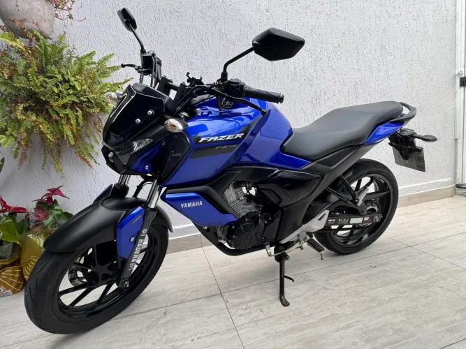 Vendo FZ15 2023/2024- Moto em excelente estado - Apenas venda.