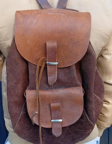 Mochila de Camurça com couro