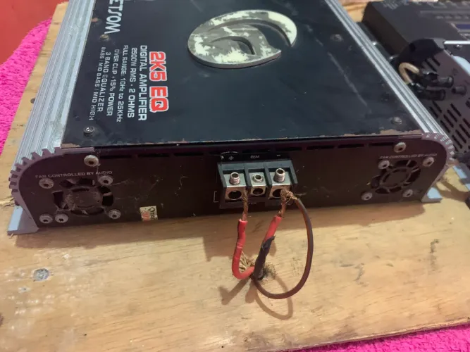 Desapego: Módulo Stetsom 2K5 EQ 2500W 2 Ohms - Barato