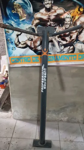 Aparelho de flexão em bom estado 