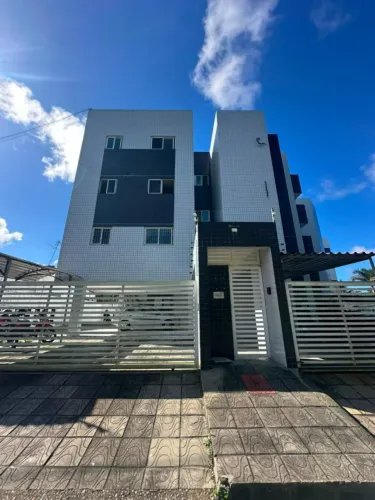 Apartamento no Cuiá com 2 quartos sendo 1 suíte.