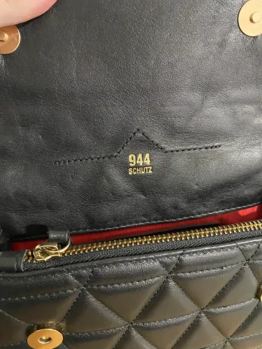 Bolsa Média Tiracolo 944 Matelassê Couro Preta Schütz bolsa 