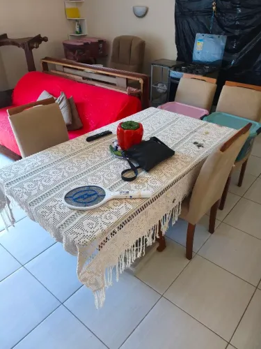 Mesa com 6 cadeiras