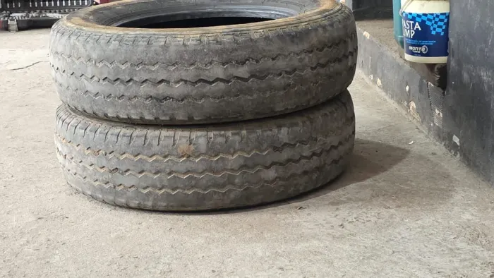 VENDO 2 PNEUS MEIA VIDA DUCATO 205/75 aro 16