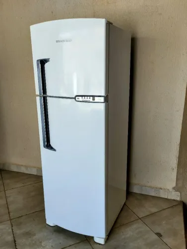 Geladeira Brastemp Frost Free 352 litros funcionando perfeitamente