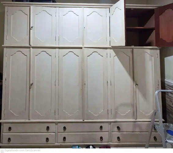 Vendo guarda roupa de madeira ótimo estado