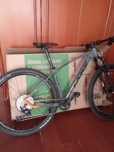 Mountain bike toda original, tamanho M(17), com menos de 50 km rodados,com grupo Deore 12v