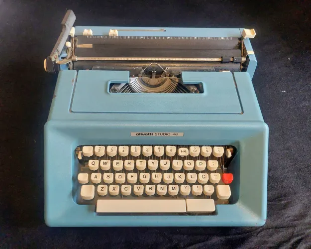 Máquina de Escrever Olivetti Studio 46