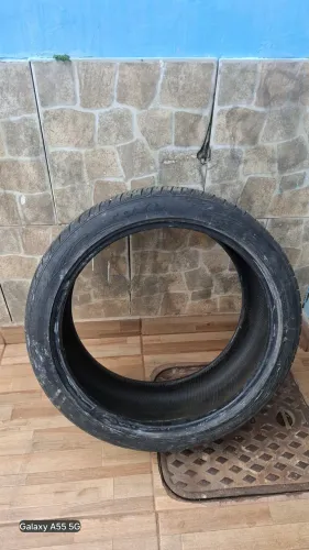 Vende se peneu aro 265/40R22 106 v