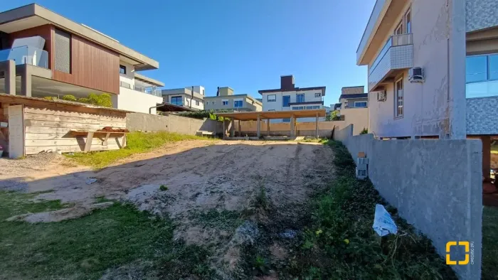 Terreno medindo 15X32,62 em Condomínio Fechado nos Ingleses