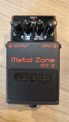 Pedal BOSS Metal Zone MT-2 