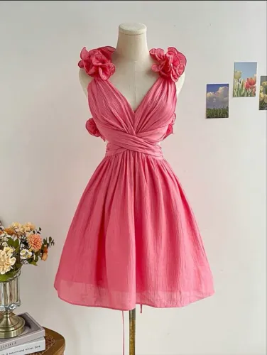 Vestido com detalhes em flores, tamanho PP.