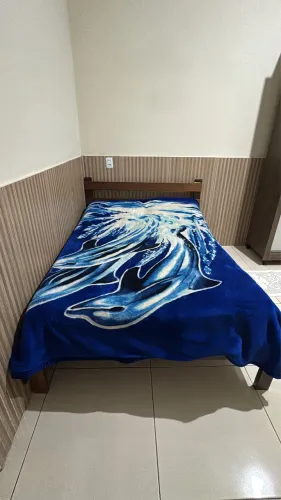 Cama de casal na madeira maciça + colchão