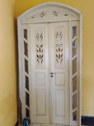 Vendo porta de madeira maciça