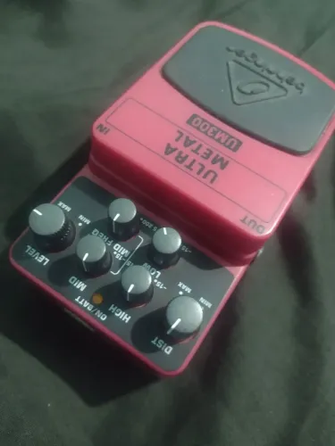 Pedal Ultra Metal Behringer 