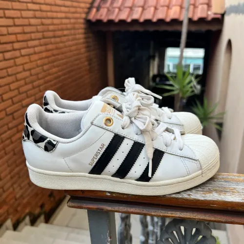 Tênis adidas superstar branco animal print onça 