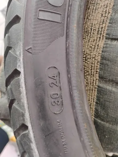 Pneu de moto 90 90 18