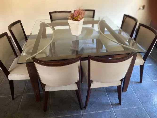 Mesa quadrada 8 cadeiras