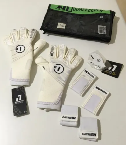 Luva de Goleiro Profissional N1 Sirius 2.0 Cor Branca Tamanho 8 - NOVA