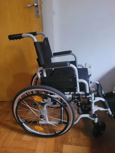 Cadeira de rodas infantil poucos dias de uso