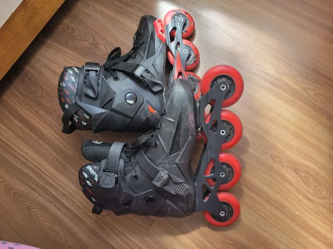 Patins Inline Revolt 38/39 em Ótimo Estado - Rodas Pouco Usadas