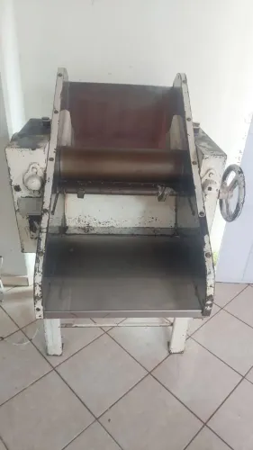 Vende- se Máquinas de padaria