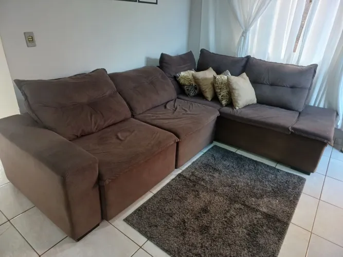 LINDO SOFÁ MARROM RETRATIL