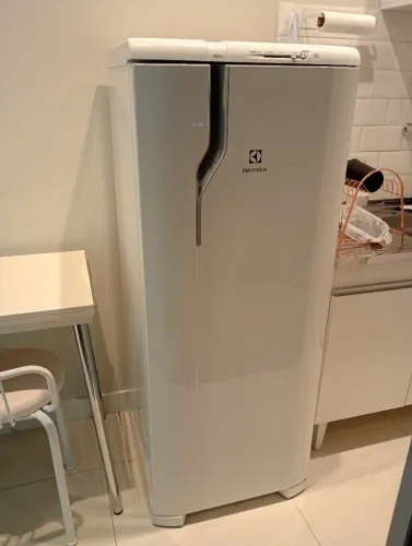 Geladeira Electrolux Cycle Defrost 240L