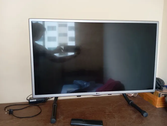 TV LG 32' polegadas + suporte