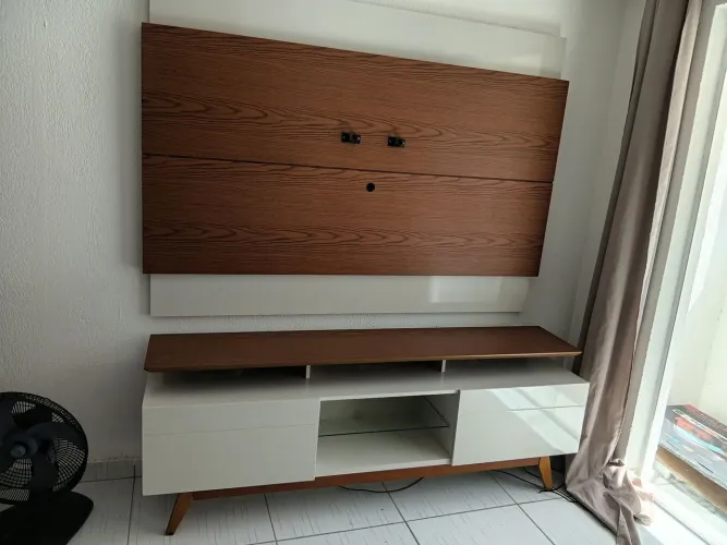 Painel com rack 