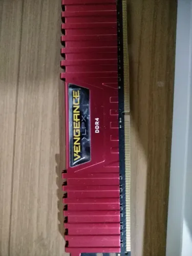 Memória DDR4 Corsair Vengeance LPX, 8GB 2400MHz, Red, CMK8GX4M1A2400C16R