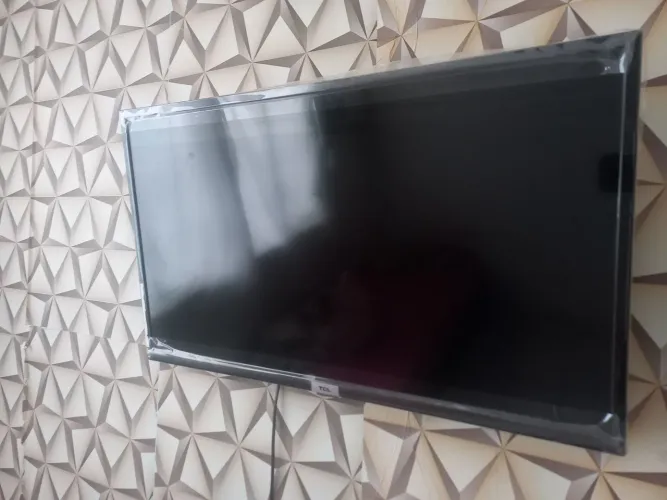 Televisão smart tv led 32 polegadas tcl HD Bluetooth wi-fi/ Leia a descrição do anúncio.
