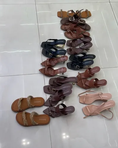 Vendo Calçados Femininos (Tamanco, Sandália, Papete, Rasteira e Salto)
