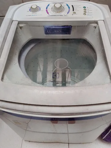 Máquina de lavar Eletrolux 15kg para conserto ou peças.