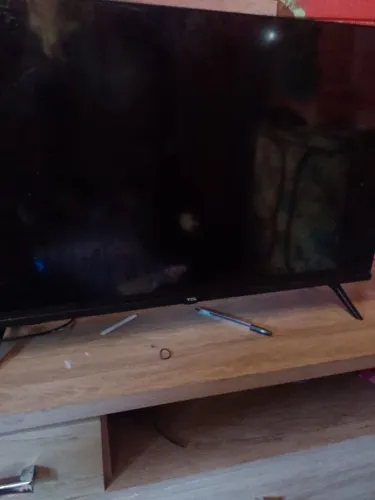 Vende-se uma televisão Android digital.