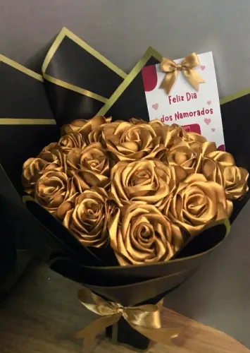 Buquê de rosas dourada (P)