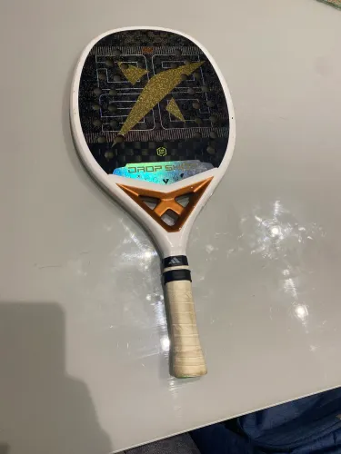 Vendo excelente raquete de beach tênis